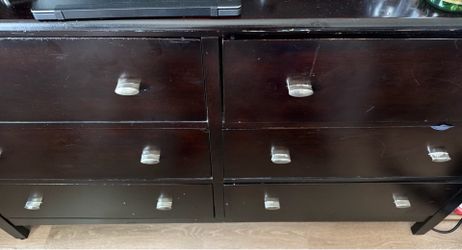 Dresser with 4 drawers