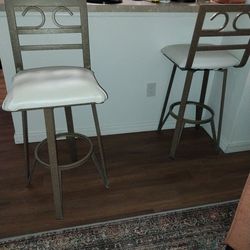 2 Swivel Bar Stools