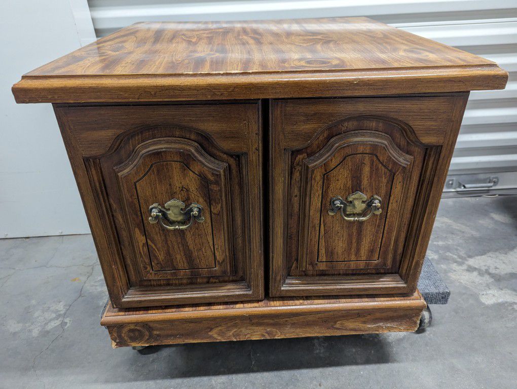 Antique Wood End Table 21"H*25"W*25"D - Free Delivery in Sunnyvale