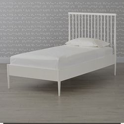 Crate & Kids Twin Spindle Bed