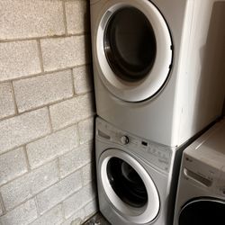 Whirlpool Stacked Set Gas Dryer And Washer 