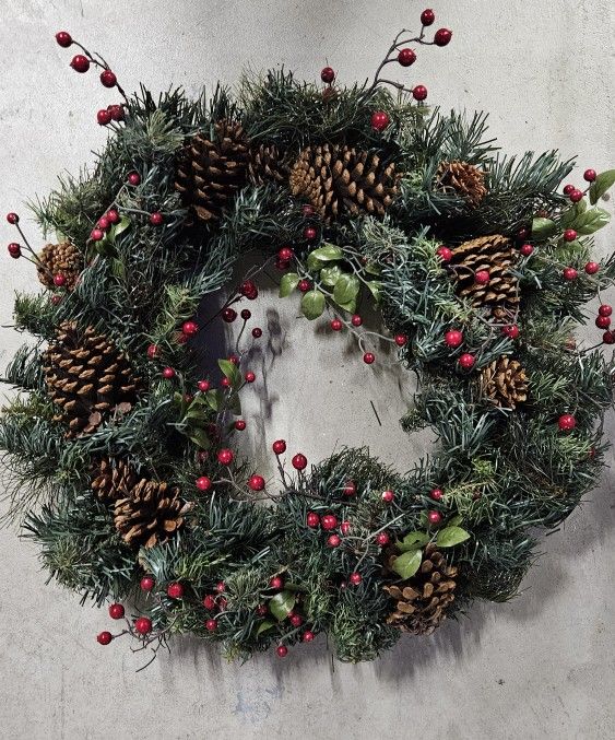 18" Pinecone & Berry Wreath