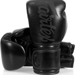 Fairtex 12 OZ Muay Thai/MMA/Kickboxing Gloves And Set Of Wraps