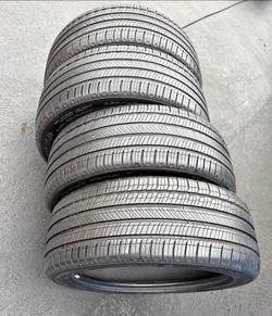 235/45/18 Michelin 📍📍 Vendo un set de llantas con 80% de vida las 4 📍🌟
