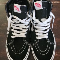 Black & White Vans Sk8-hi Classics
