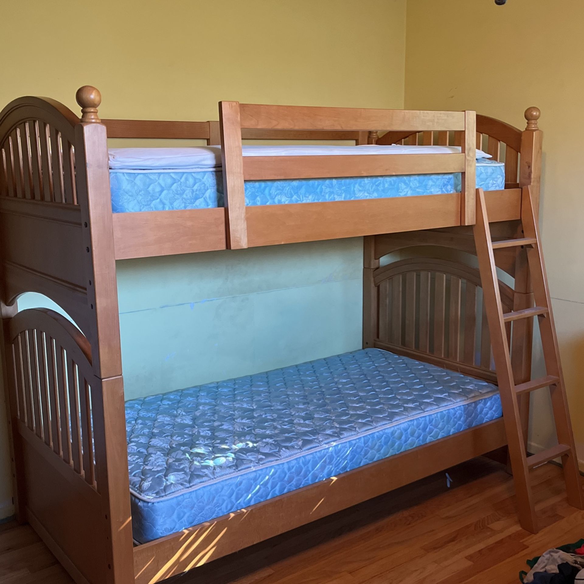 Twin Bunk Bed (Mattress Incl.)