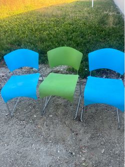 Modern Stackable Chairs – Set of 3