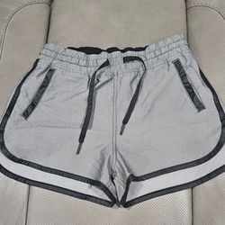 Lululemon Varsity Track Shorts Women’s 4 Linerless Grey Black Tie Waist Pockets