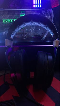 Corsair HS35 GAMING HEADPHONES ( broken ) but they work !