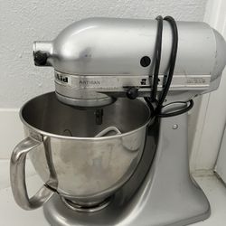 Kitchenaid Artisan 5 Quart Tilt-Head Stand mixer!