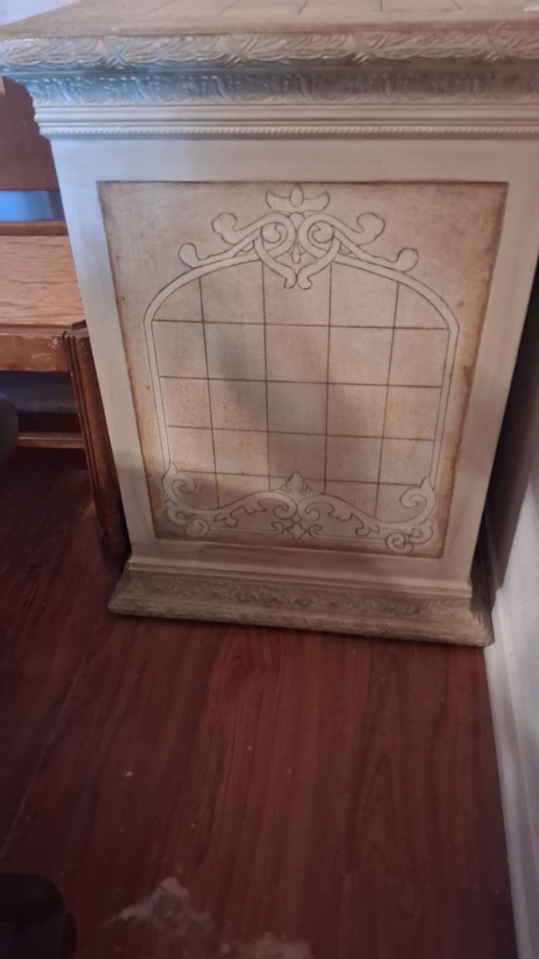 Corner table