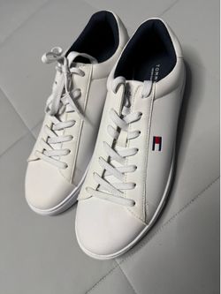 Tommy Mens size 9.5 NEW
