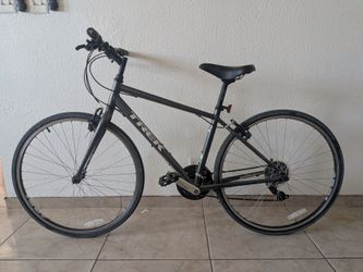 2017–2018 Trek FX Hybrid Bike –  Excellent condition Fully Serviced & Ready to Ride!