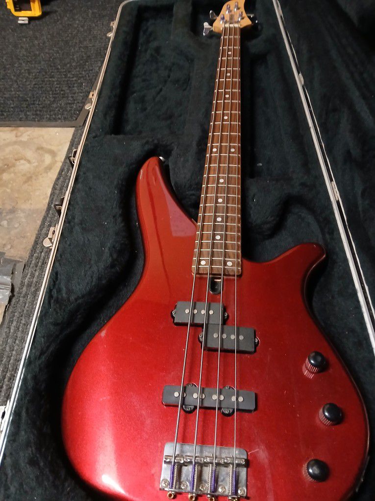 Yamaha Rbx 170 Bass Guitar W/case 