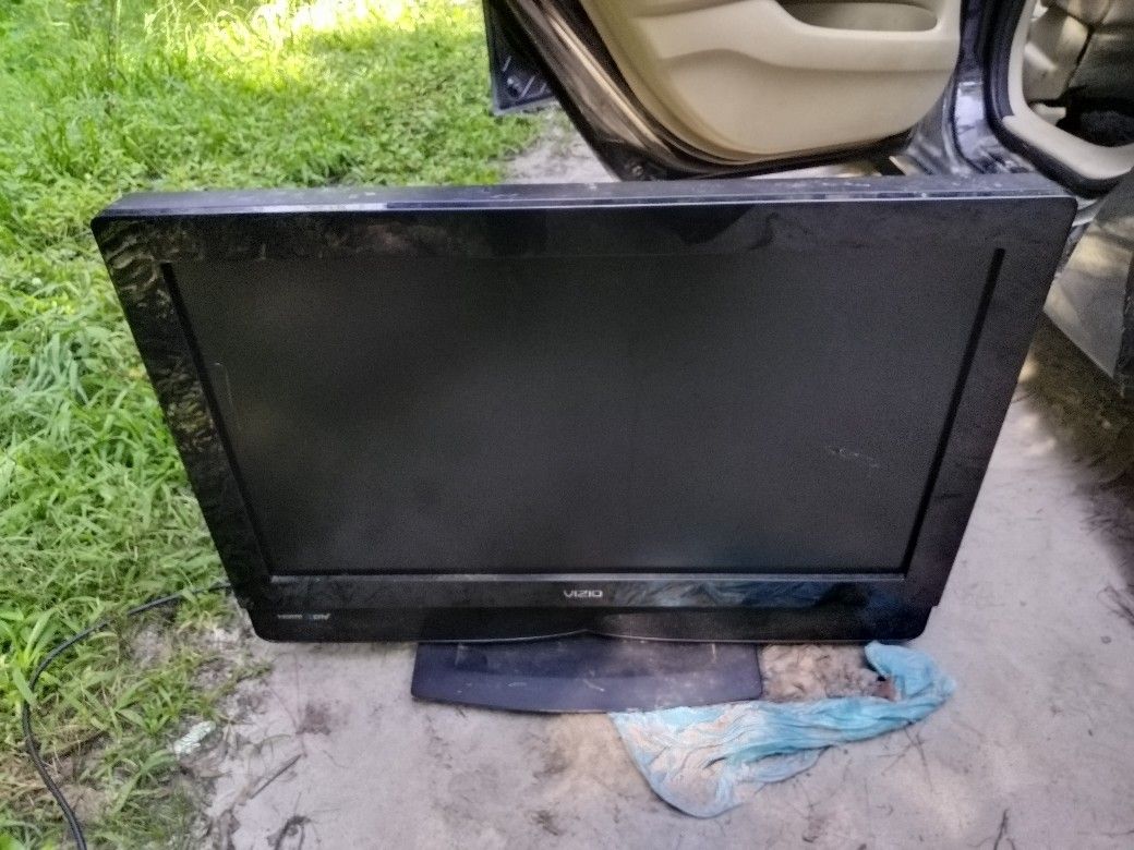 Vizio Flat Screen T V 52