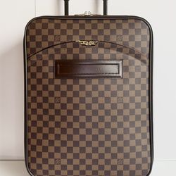 𝐋𝐨𝐮𝐢𝐬 𝐕𝐮𝐢𝐭𝐭𝐨𝐧 𝐃𝐚𝐦𝐢𝐞𝐫 𝐄𝐛𝐞𝐧𝐞 𝐏𝐞𝐠𝐚𝐬𝐞 𝐋𝐞𝐠𝐞𝐫𝐞 𝟒𝟓