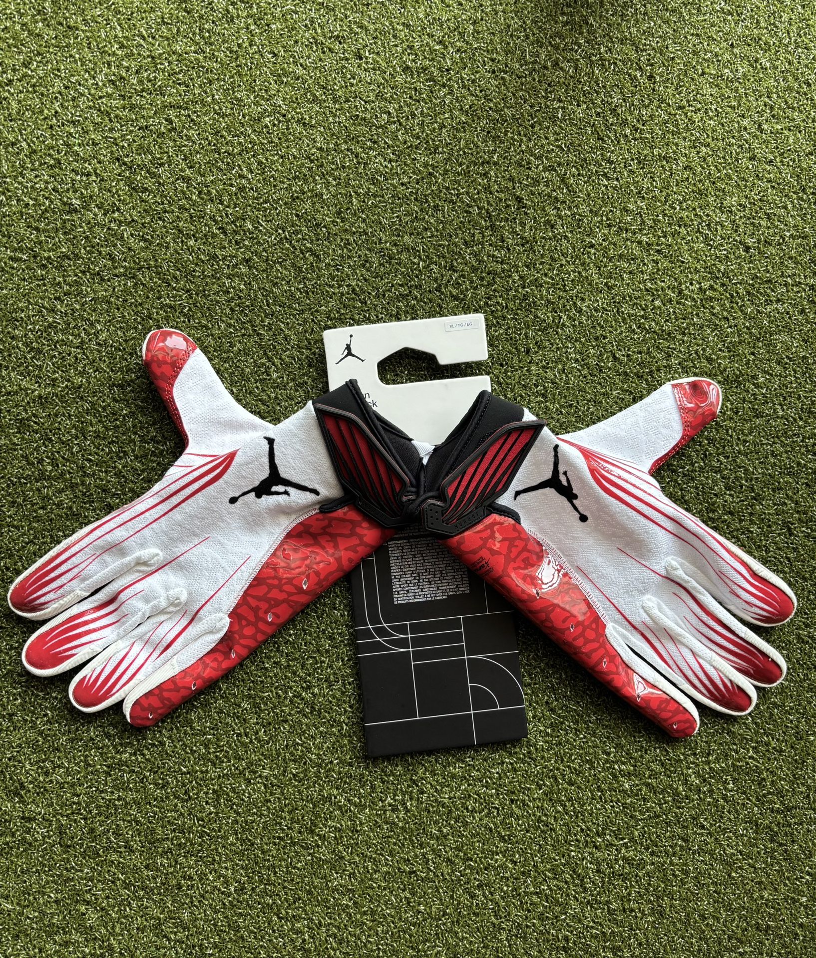 NIKE JORDAN FLY LOCK WHITE/UNIVERSITY RED FOOTBALL GLOVES SIZE XL