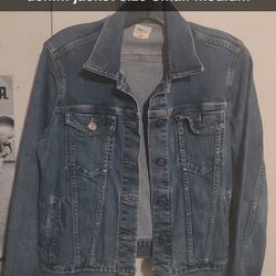 Womens Classic THE GAP Denim Jacket  Is A Small Medium  N Used Only 3 Times 