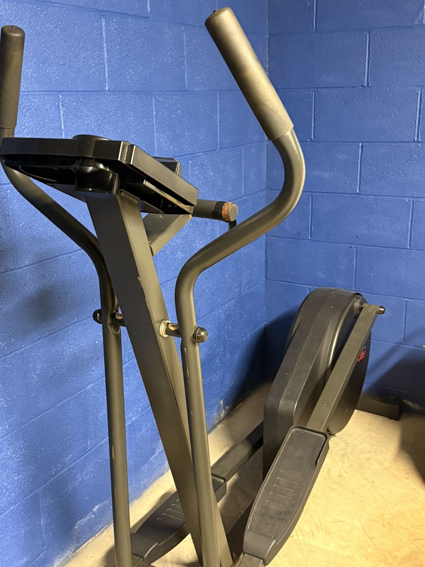 Elliptical machine