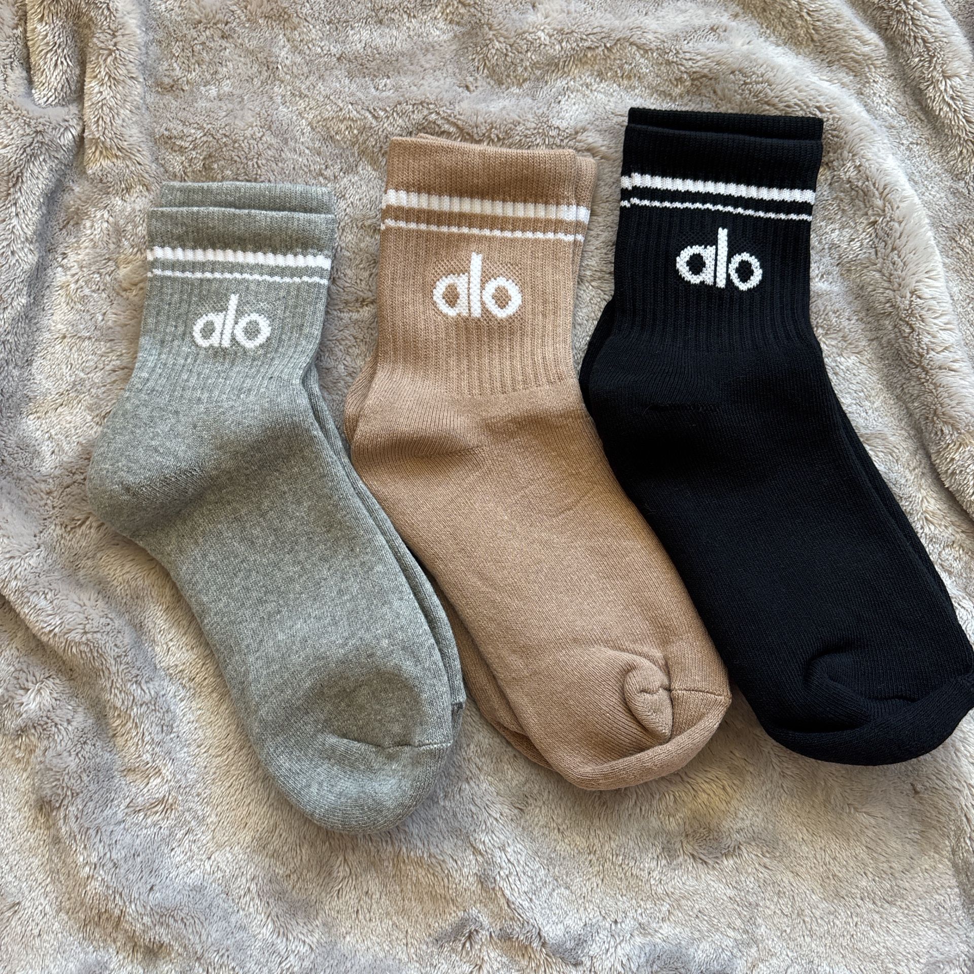 3 Pack Alo Yoga Unisex Throwback Socks Brand New