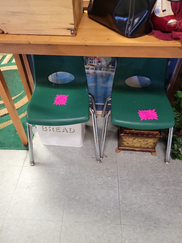 2 Kids Chairs 