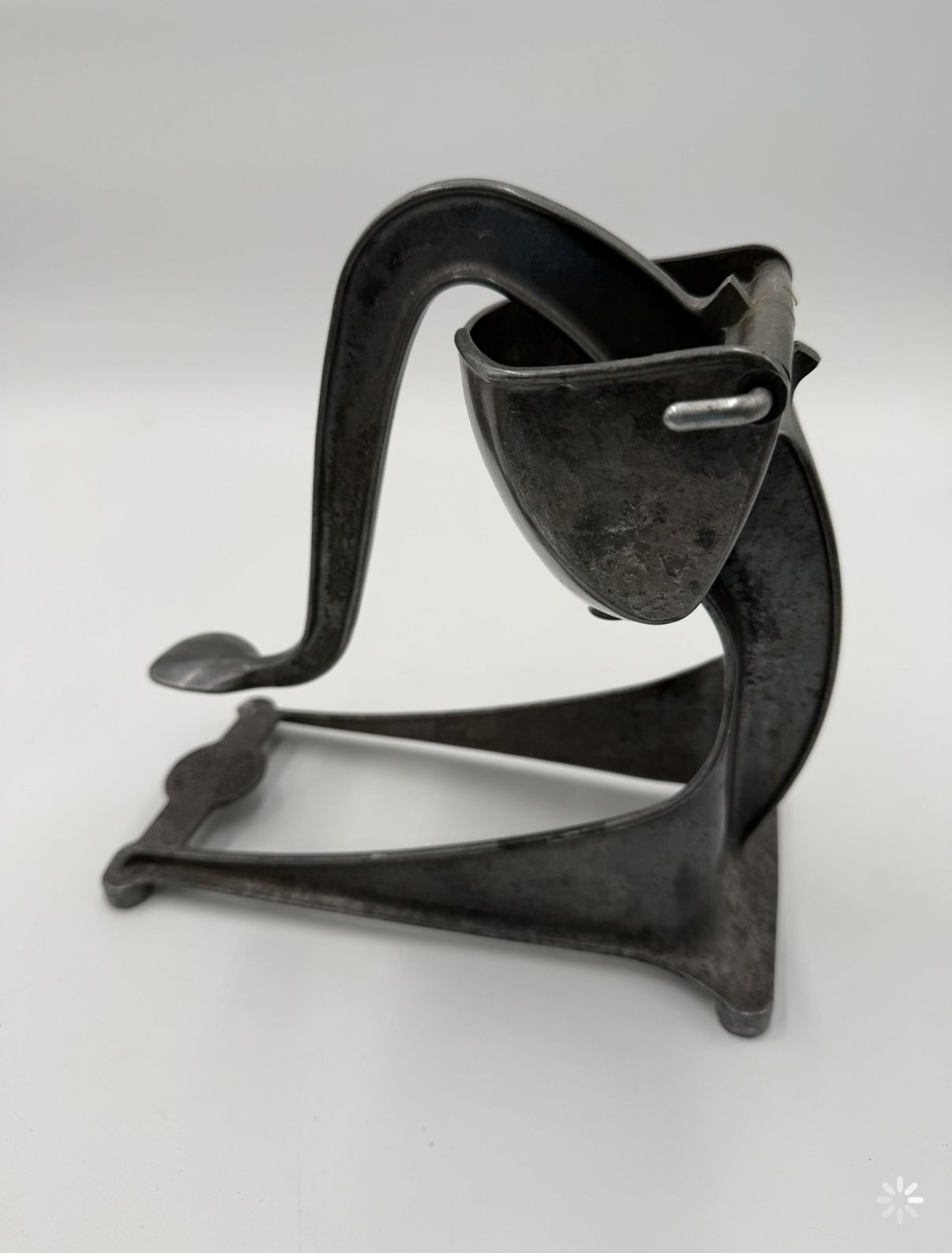 Aluminum Wear-Ever Juicer Juice Squeezer Hand Press Stand Vintage USA