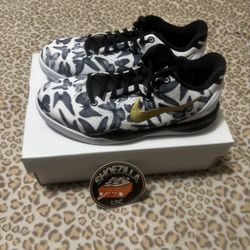 Kobe 8 Mambacita 5.5Y. Women’s 7