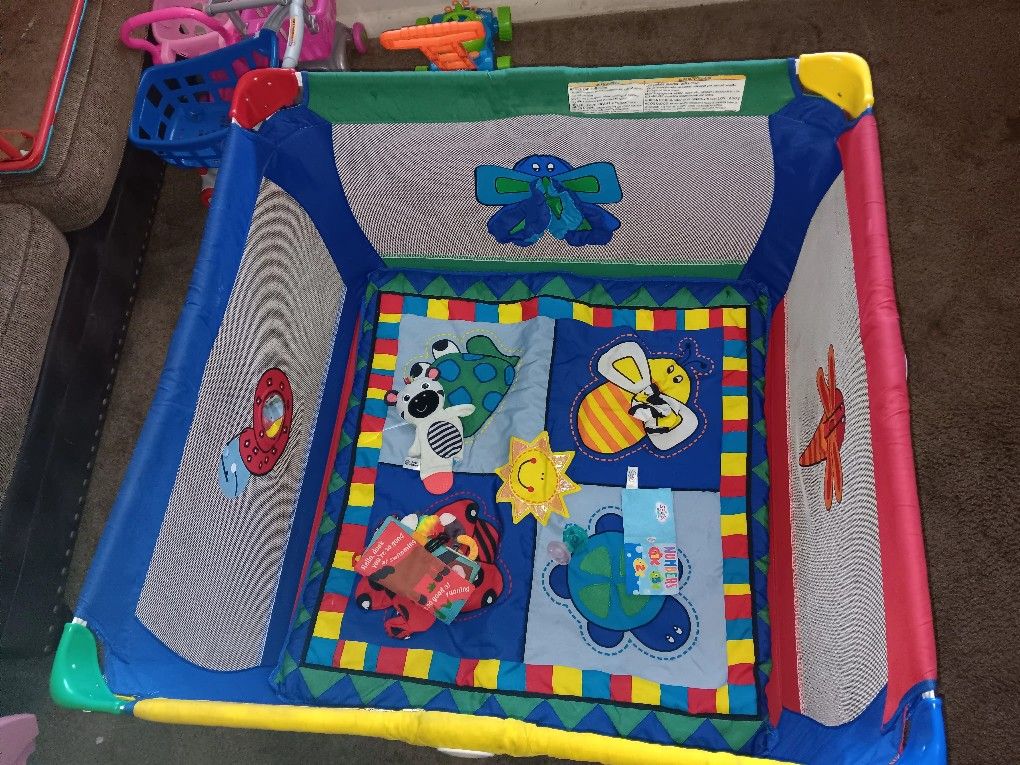 Graco Pack 'n Play TotBloc Playard