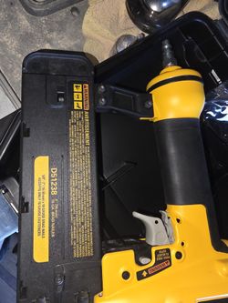 DeWalt D51238 18ga. Pneumatic Precision Brad Nailer With Case