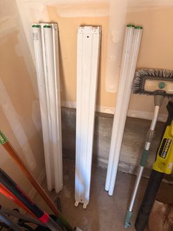 Fluorescent Tube Light Fixtures with Bulbs