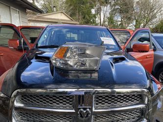 Doge Ram 1500 Passenger Headlight