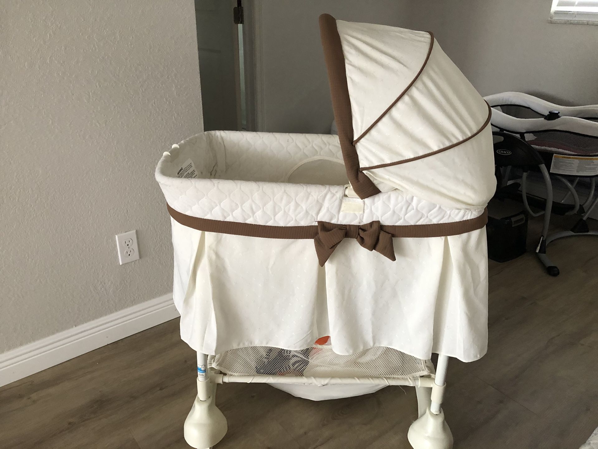 Free baby bassinet