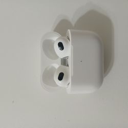APPLE AIR PODS 3RD GENERATION (USED)