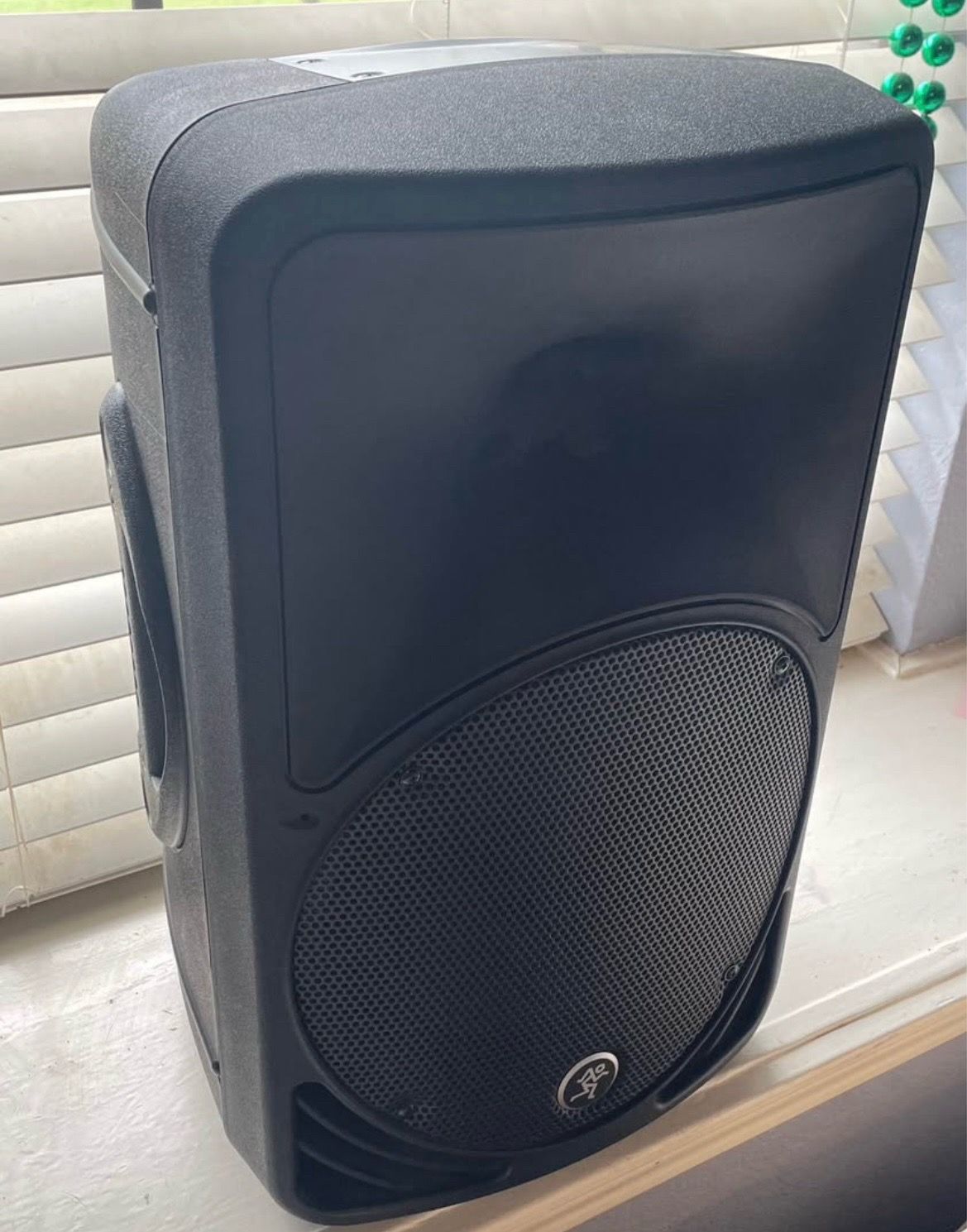 Mackie Speaker