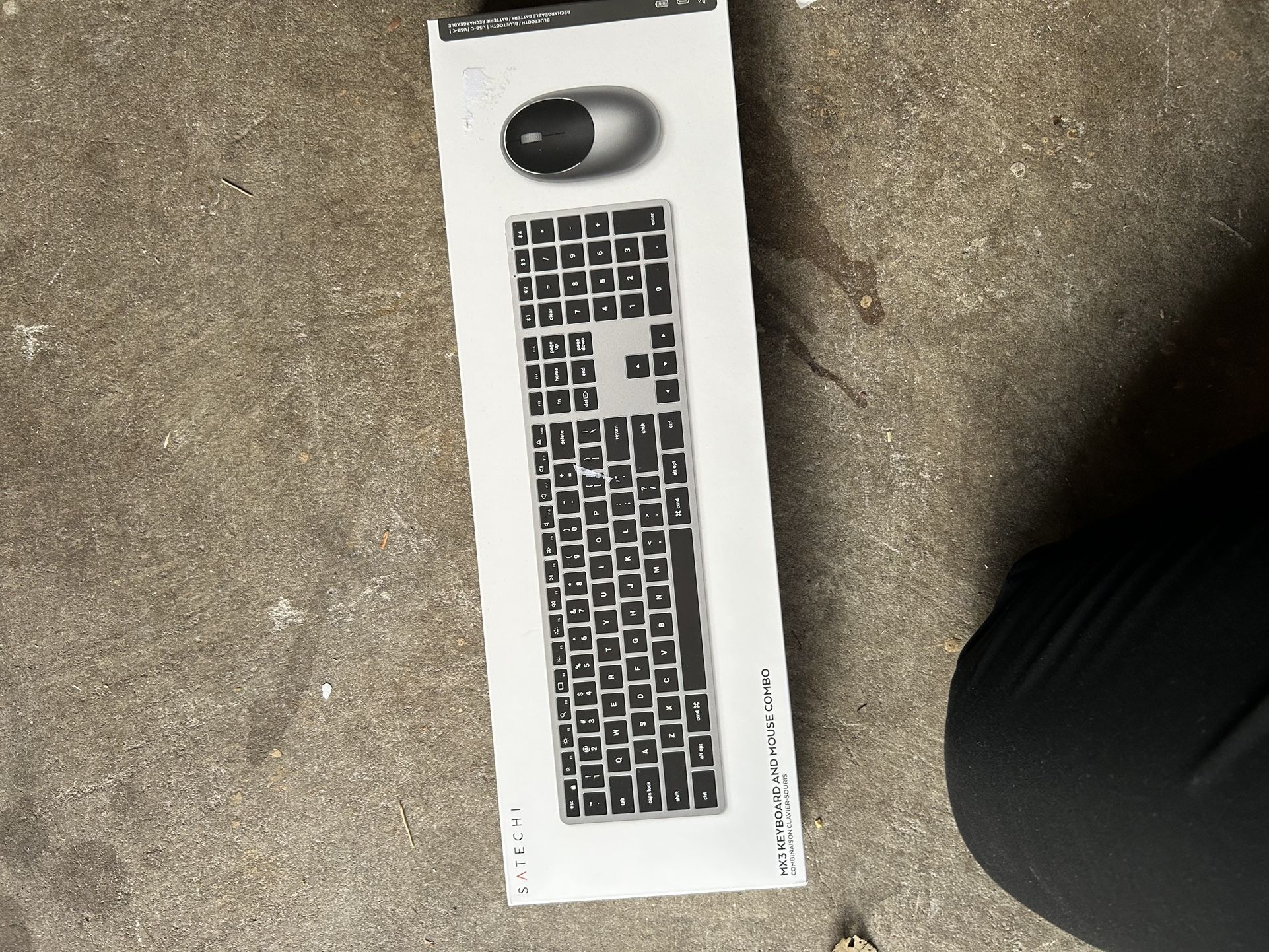 Satechi Slim X3 Bluetooth Backlit Keyboard and M1 Wireless Mouse Bundle