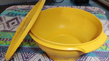 Vintage 70s Tupperware Servalier Bowl 🥣 Retro Harvest Gold 2 / with Lid!