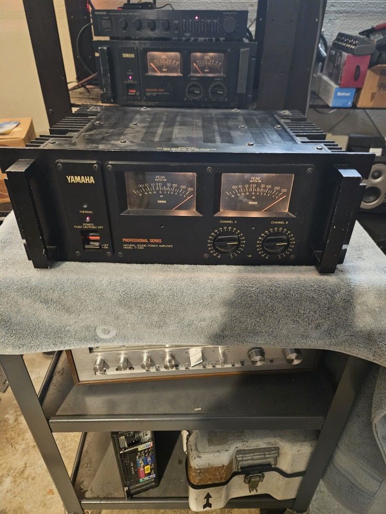 Vintage Yamaha P2200 Amplifier 400 Watts Made In Japan