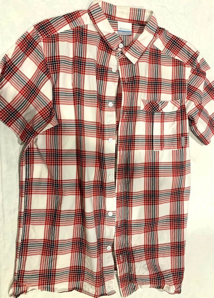 Columbia Men’s Medium Short Sleeve Red Plaid Button-Up Shirt