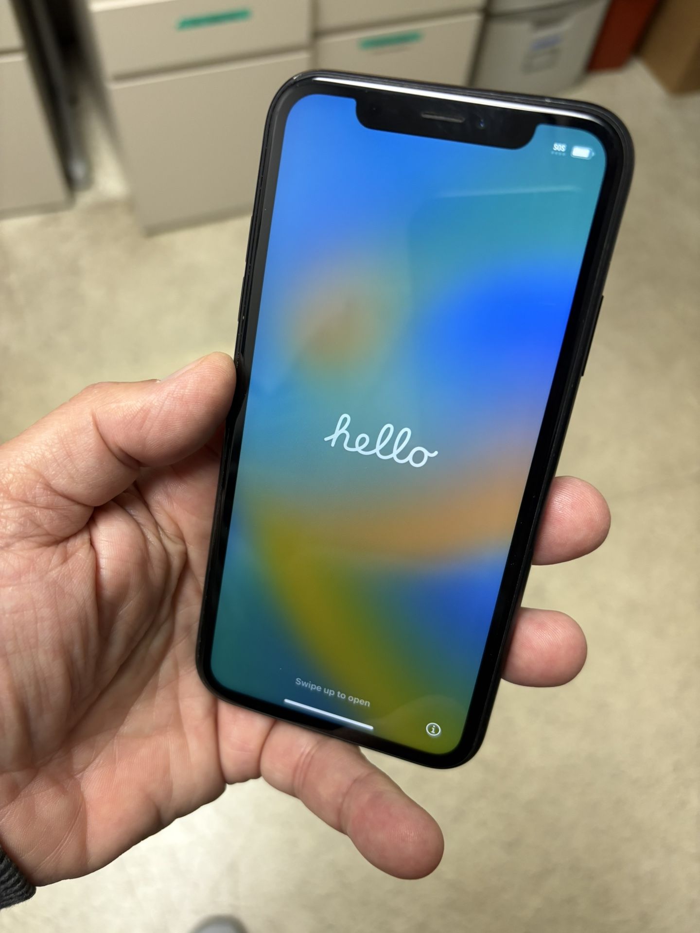 iPhone XR-64GB-Unlocked-Cracked Back w/case