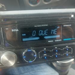 STEREO  BOSS CD AUX USB BLUETOOTH  SELE KITA LA CARITA DETACHABLE FASE GOOD CONDICIÓN ABLO ESPAÑOL 