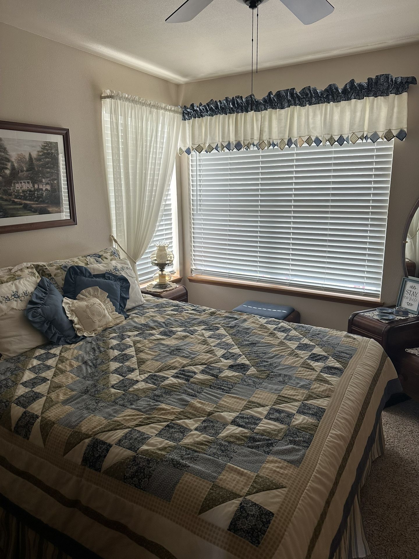 🛏️ Queen Size Comforter Set includes pillow shams, decorative pillows, dust ruffle and matching curtains. Shades of blue. This set is a lighter weig