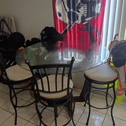 Cheap Circle Table  With 3 Used Chairs 