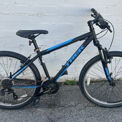 Trek 820 Mountain Bike Like New 