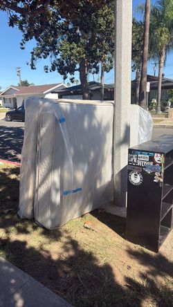 FREE MATTRESS AND BEDFRAME