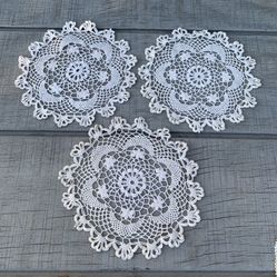 Set of 3 Vintage Handmade Round Crochet Lace Doilies 8.5” White Cotton Pineapple