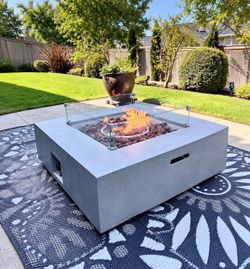 35 Inch Outdoor Fire Pit, 50,000 BTU Square Concrete table with lava rocks