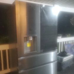 LG Smart InstaView® Door-in-Door® Standard-Depth MAX™ 4-Door French Door Refrigerator with MyColor™