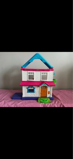 FISHER PRICE DOLL HOUSE