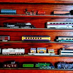 (22) Franklin Mint Monarchs of Rails Painted Pewter Train Collection w/ Rack

