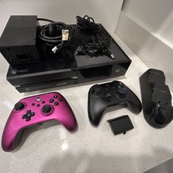 Xbox One With Controllers